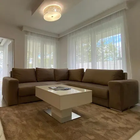 Sunshine Homes Apartment Zamardi